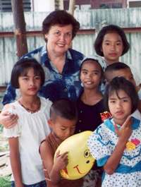 Val_Bateup_with_Children